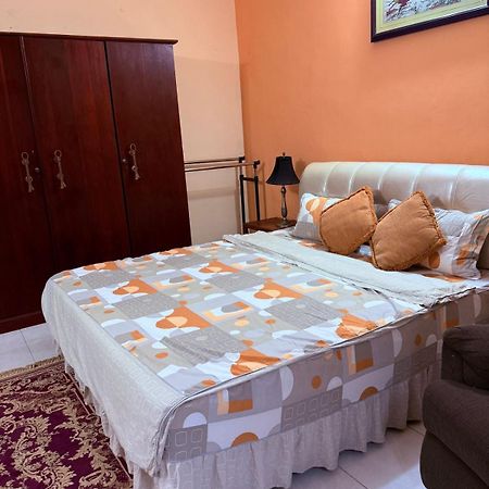 Resident View Homestay Канди Екстериор снимка