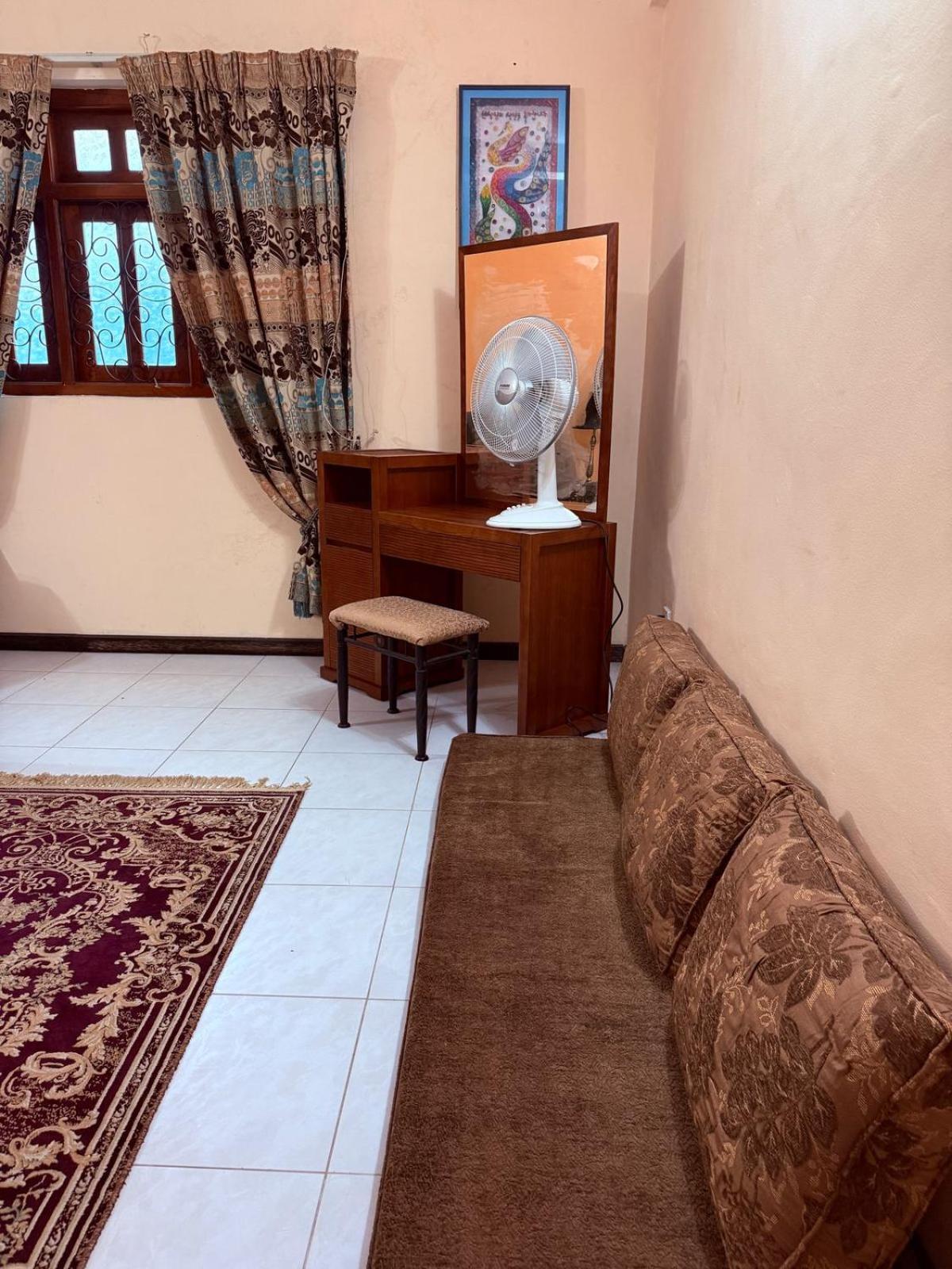 Resident View Homestay Канди Екстериор снимка