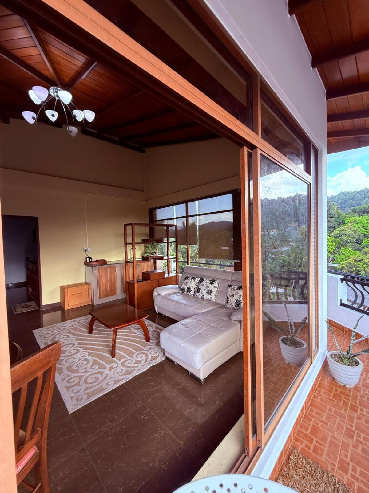Resident View Homestay Канди Екстериор снимка