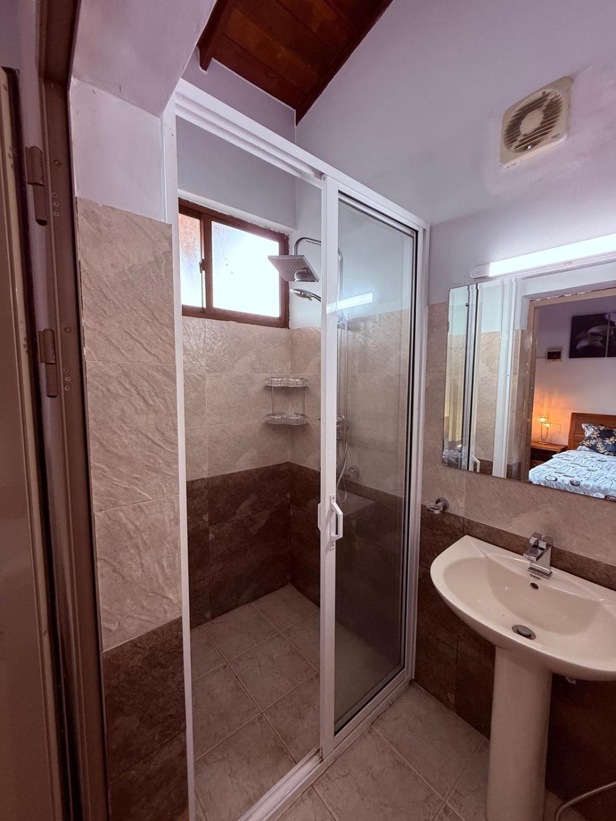Resident View Homestay Канди Екстериор снимка