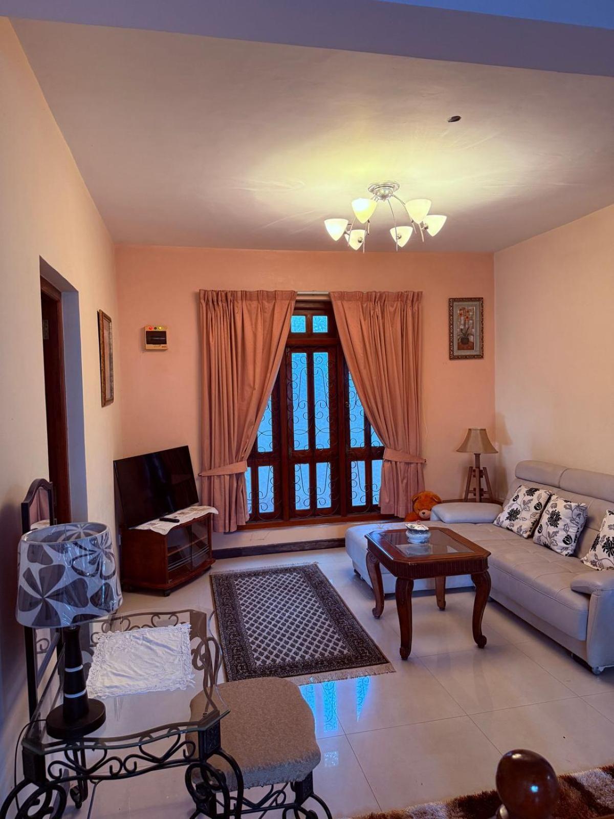 Resident View Homestay Канди Екстериор снимка