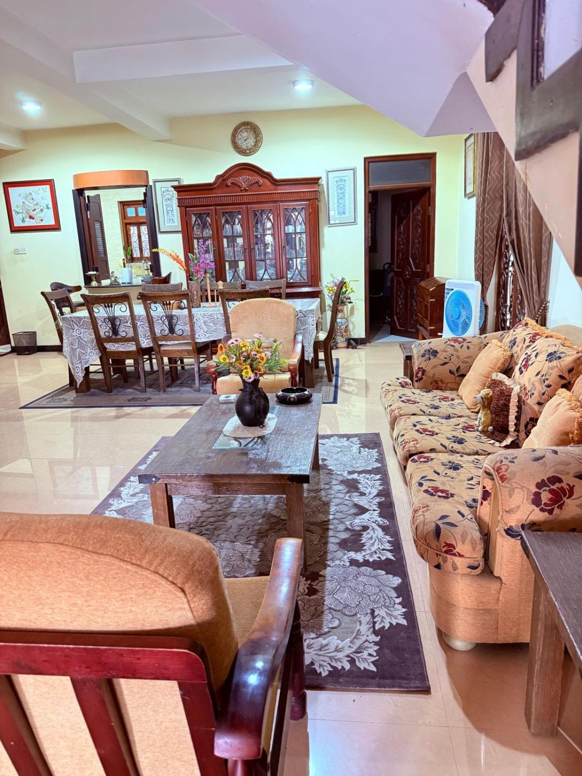 Resident View Homestay Канди Екстериор снимка