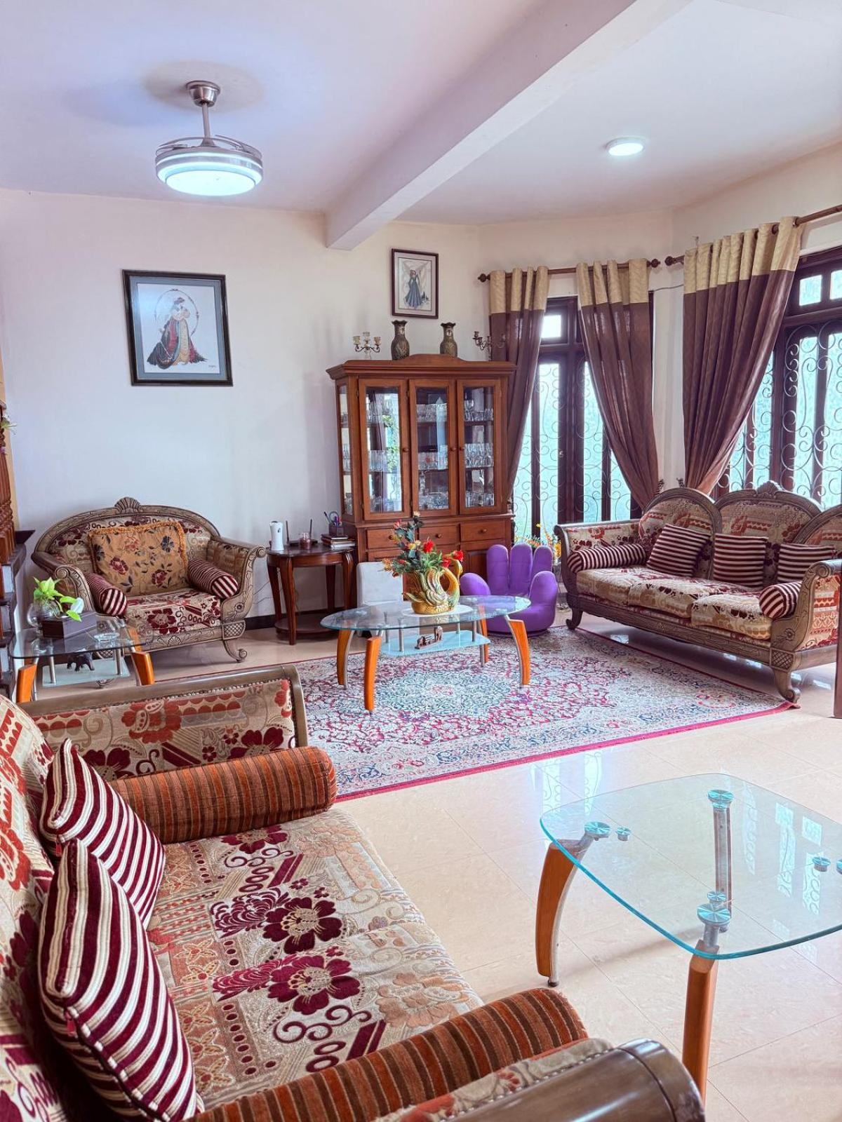 Resident View Homestay Канди Екстериор снимка