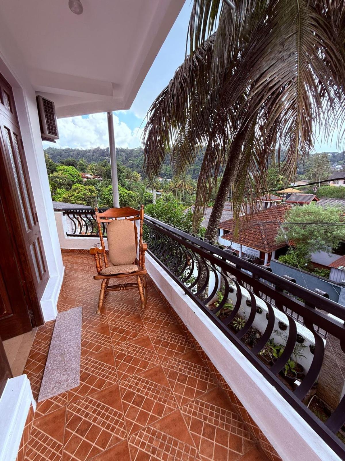 Resident View Homestay Канди Екстериор снимка