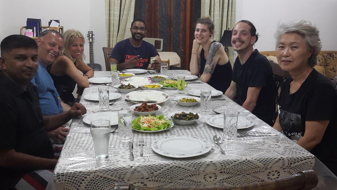 Resident View Homestay Канди Екстериор снимка