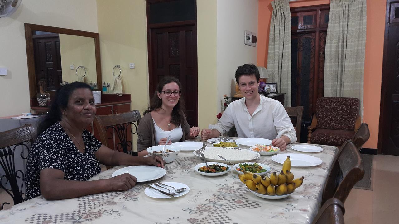 Resident View Homestay Канди Екстериор снимка