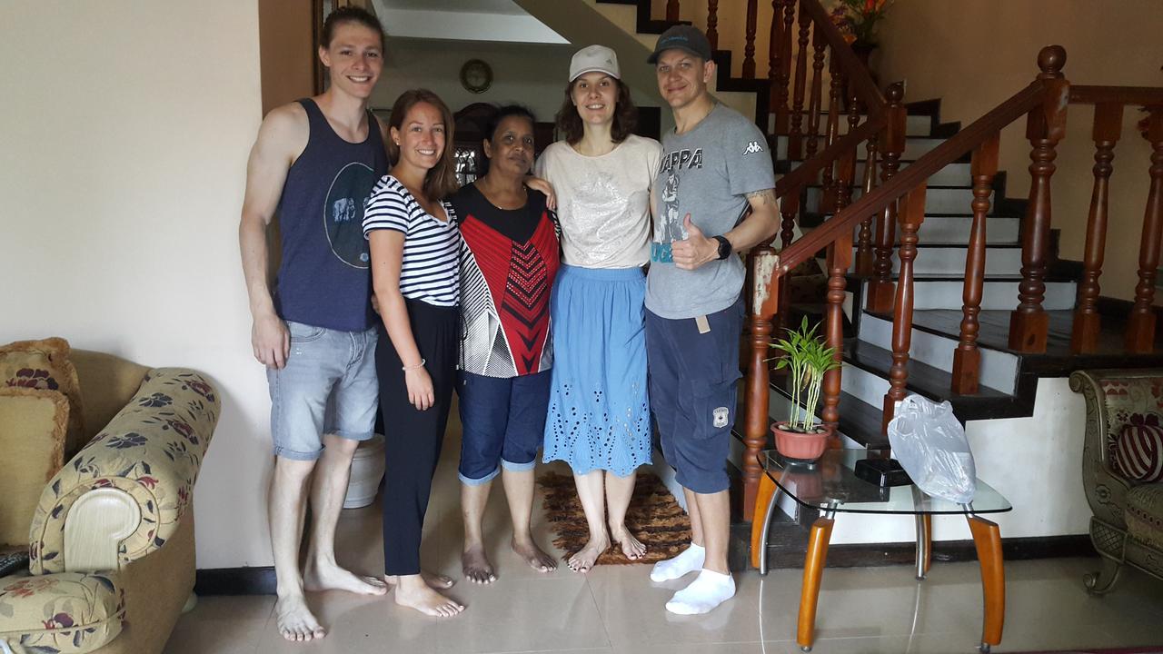 Resident View Homestay Канди Екстериор снимка