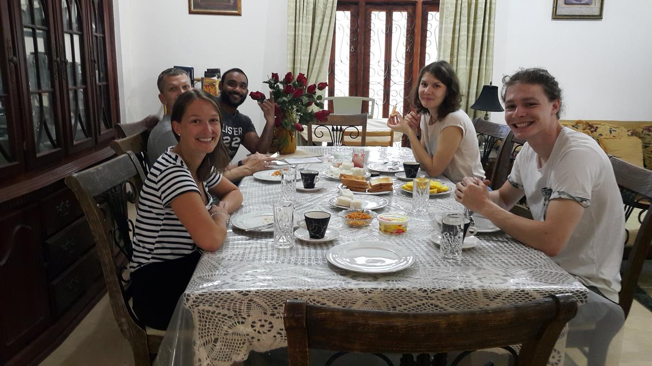 Resident View Homestay Канди Екстериор снимка