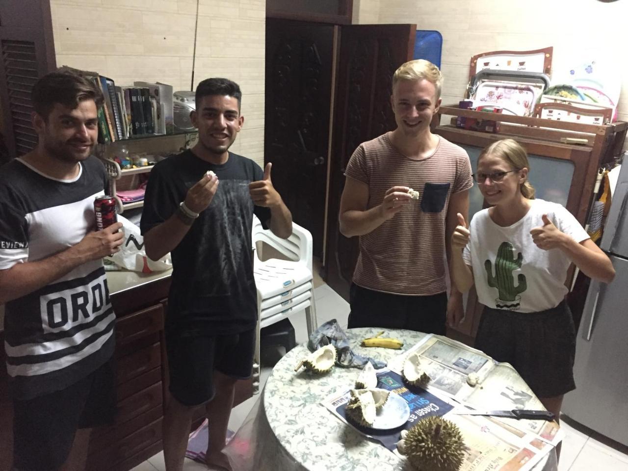 Resident View Homestay Канди Екстериор снимка