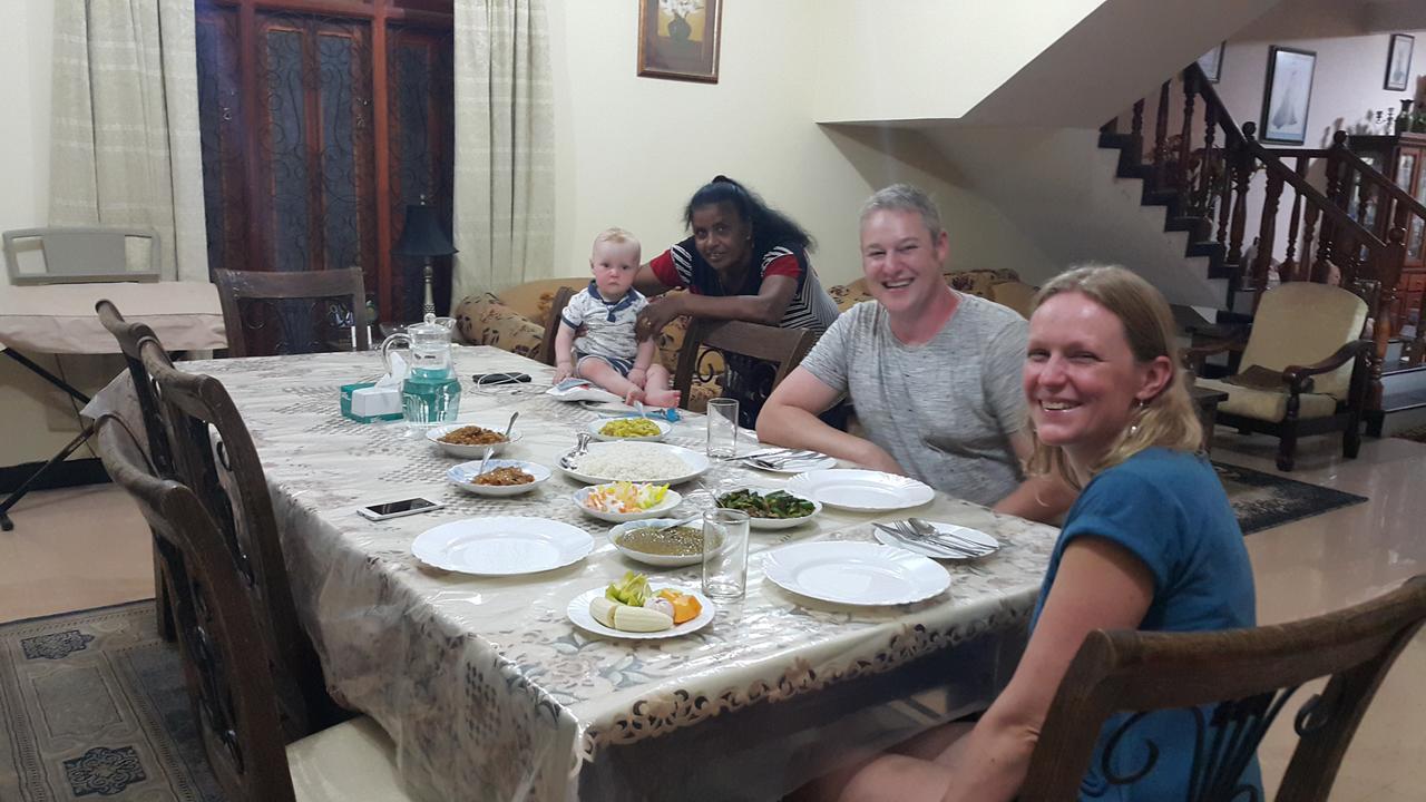 Resident View Homestay Канди Екстериор снимка