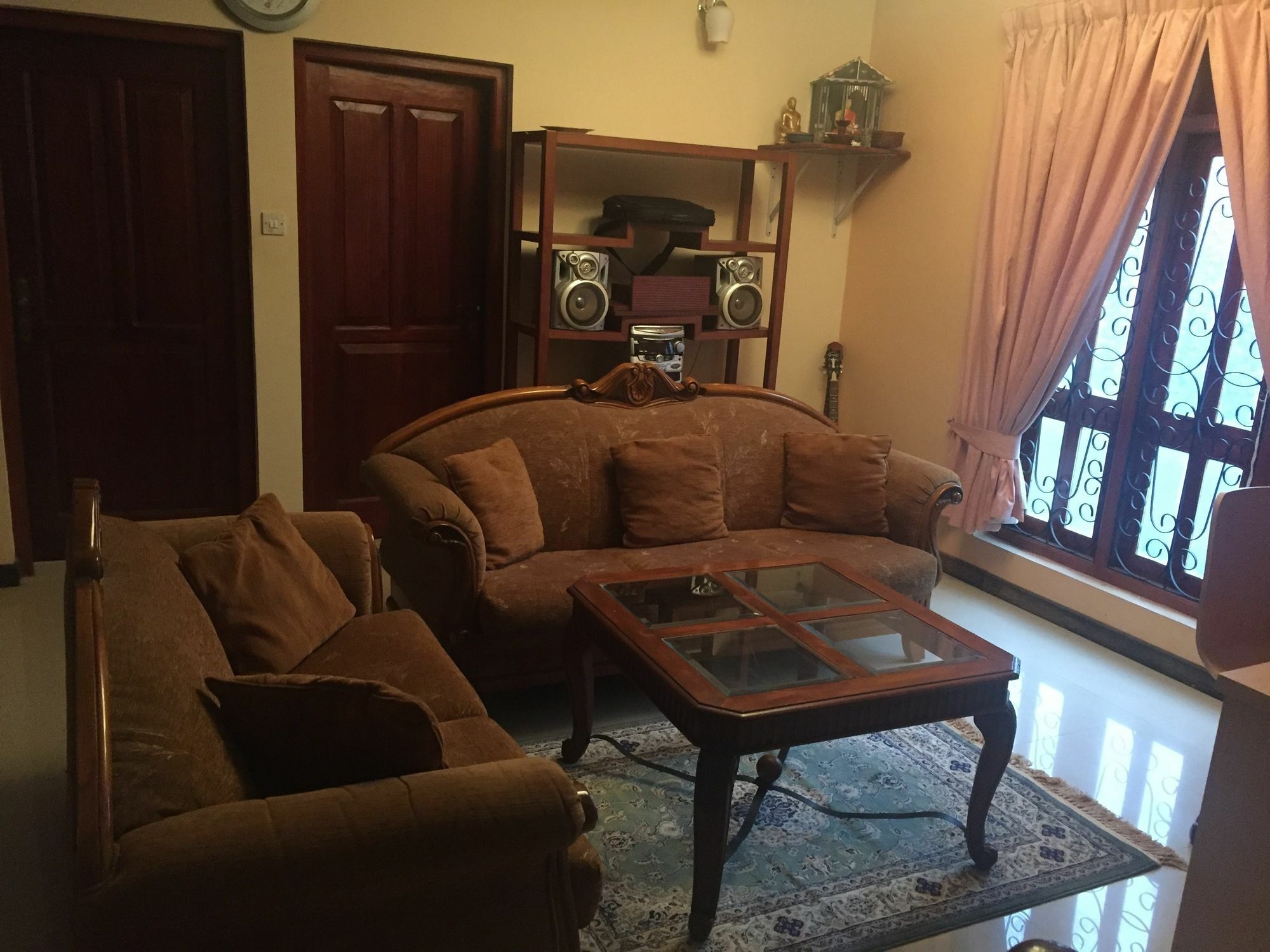 Resident View Homestay Канди Екстериор снимка