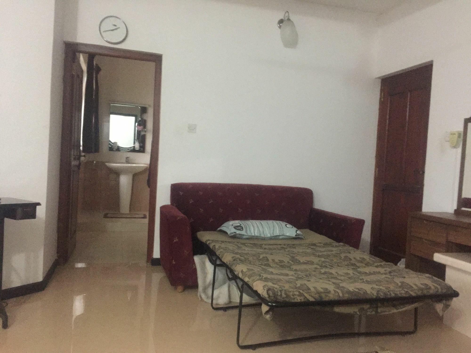 Resident View Homestay Канди Екстериор снимка