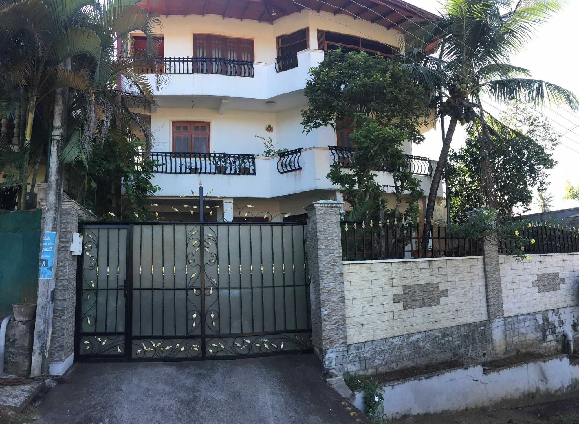 Resident View Homestay Канди Екстериор снимка