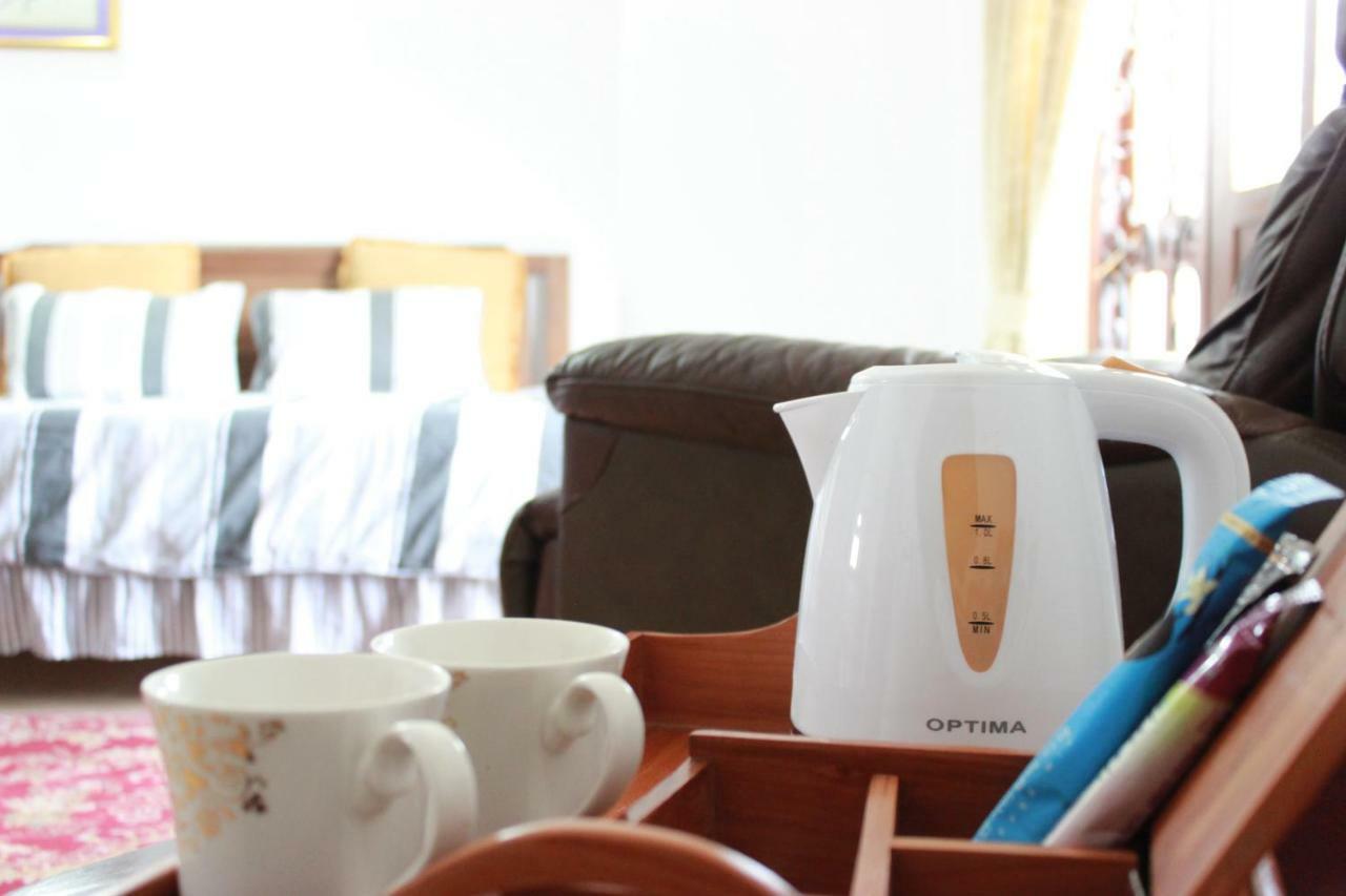 Resident View Homestay Канди Екстериор снимка