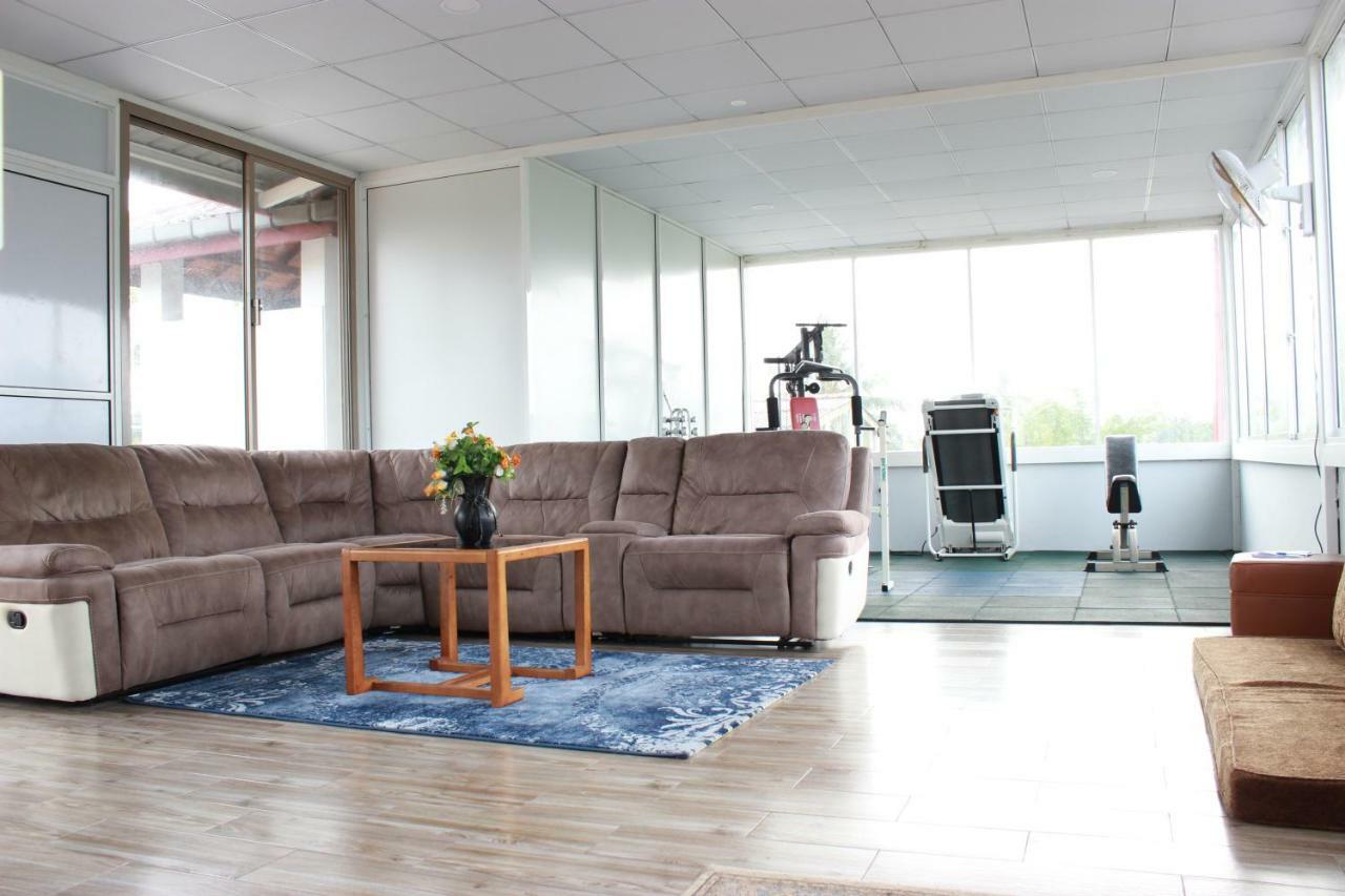Resident View Homestay Канди Екстериор снимка